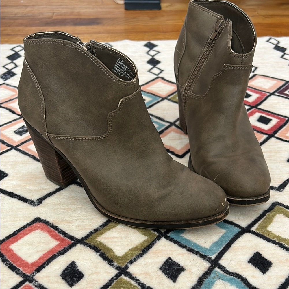 Women's Ankle Boots in Taupe